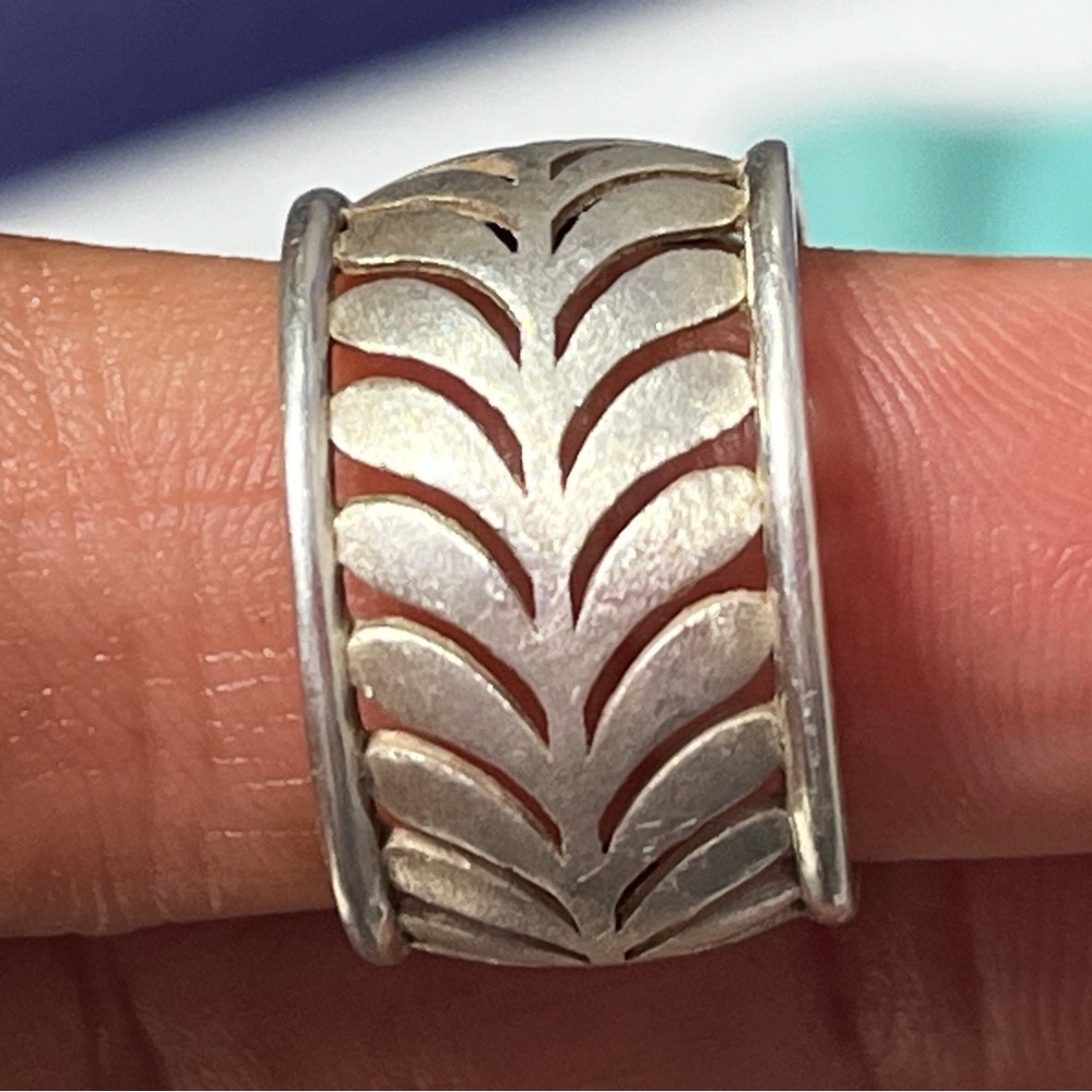 Tiffany & Co RARE Band Ring - Picture 7 of 12